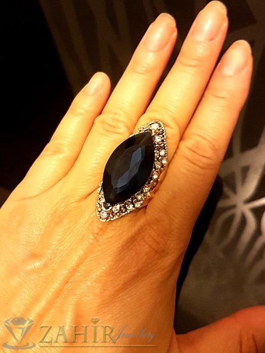 Масивен пръстен с голям син кристал, циркони и златно покритие - P1458