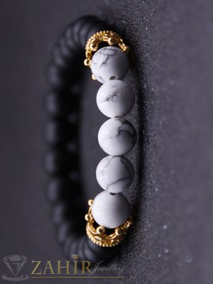 Черно-бяла ластична гривна от ахат и хаулит 8 мм със позлатени корони с ковани кристали, 7 размера - MGA1409
