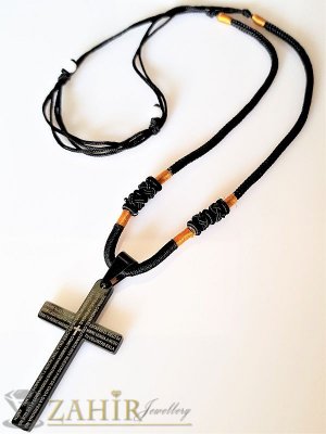 Черен кръст с библейски надписи на регулиращо се колие на черна памучна връв - MK1327