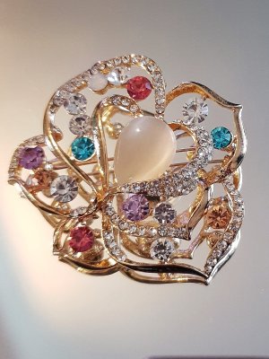 Първокласно многоцветно кристално цвете брошка 6 на 5 см с камък котешко око и златно покритие - B1167