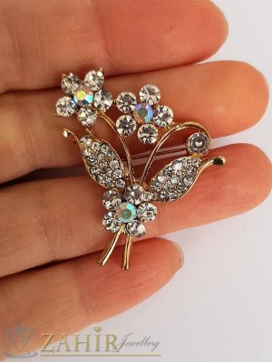 Класическа брошка кристален букет цветя с размери 3,5 на 3 см, златно покритие, бели кристалчета - B1203