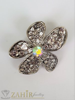 Семпла малка брошка кристално цвете с размери 3 на 2 см, сребърно покритие, бели кристалчета - B1207