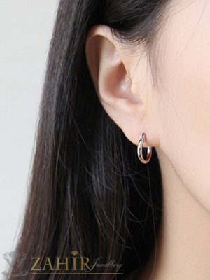 Малки фини класически халки от неръждаема медицинска стомана ,диаметър  1,7 см,стабилно закопчаване - O2720