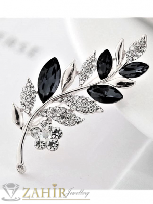 Черни и бели кристали с топ дизайн и качество на сребриста брошка цвете с листенца с размери 5.5 на 2 см - B1278