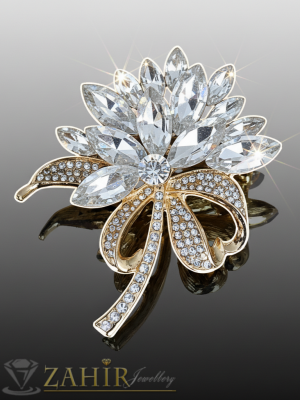  Изумителна изработка и качество - кристална  брошка цвете с изящни бели фасетни камъни, размери 6 на 5 см, златиста основа - B1557