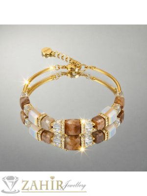 Прелестна хендмейд гривна с позлатени полирани извити дъги от стомана,лунен камък 8 мм, бежово-кафяв ахат 6 и 8 мм, циркониеви кристали и кристални рингове, позлатени стоманени детайли, регулируем размер   - V1212