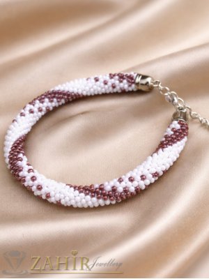 Ръчно плетена гривна от оригинални чешки ситни стъклени бели и цвят бордо мъниста със закопчалка и удължител - N1008