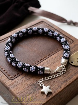 Хендмейд плетена гривна с цветя от оригинални чешки стъклени мъниста със закопчалка и удължител - N1023