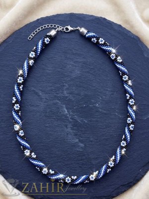 Плетено колие на една кука от стъклени чешки сини мъниста със закопчалка и удължител, 3 размера - N1051