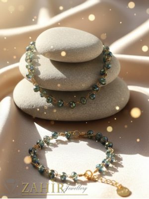    Много нежен комплект от фино колие тип чокър и гривна, изработени от прецизно фасетиранивят преливащи златисто-зелен металик цвят мъниста, вълнообразна златна нишка, колие 3 дължини, гривна 17 + 5 см,  - N1626