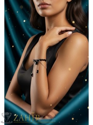 Атрактивна хендмейд гривна от висококачествени триъгълни кристални мъниста в черен цвят и висулка сърце с черен кристал , размер 17+ 5 см - N1636