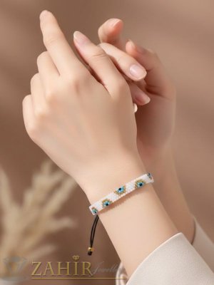 Атрактивна ръчно изработена гривна Амулет – стилна защита синьо око в бяло и тюркоаз, със златисти детайли, регулираща се - N1640