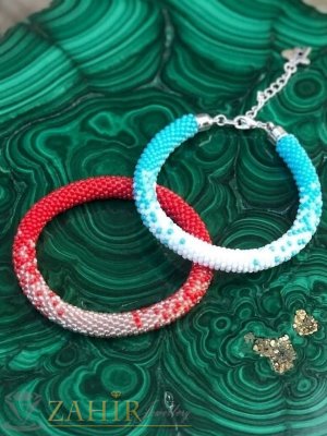 Елегантна плетена гривна на една кука от оригинални чешки стъклени мъниста, два варианта - N1012